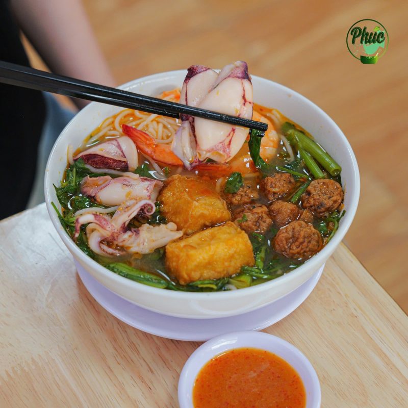 Bếp và nguyên liệu